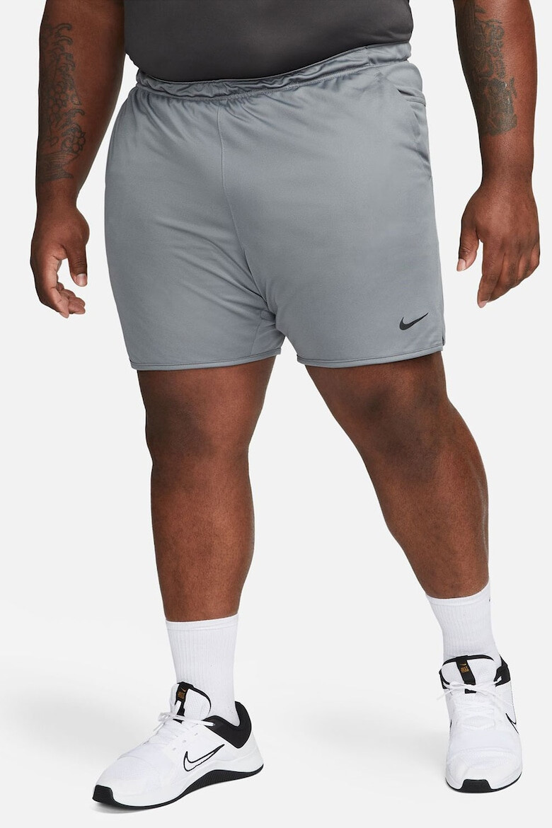 Nike Pantaloni scurti cu buzunare oblice si tehnologie Dri-FIT pentru fitness - Pled.ro