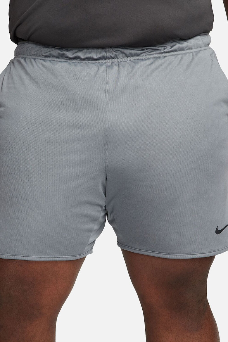 Nike Pantaloni scurti cu buzunare oblice si tehnologie Dri-FIT pentru fitness - Pled.ro