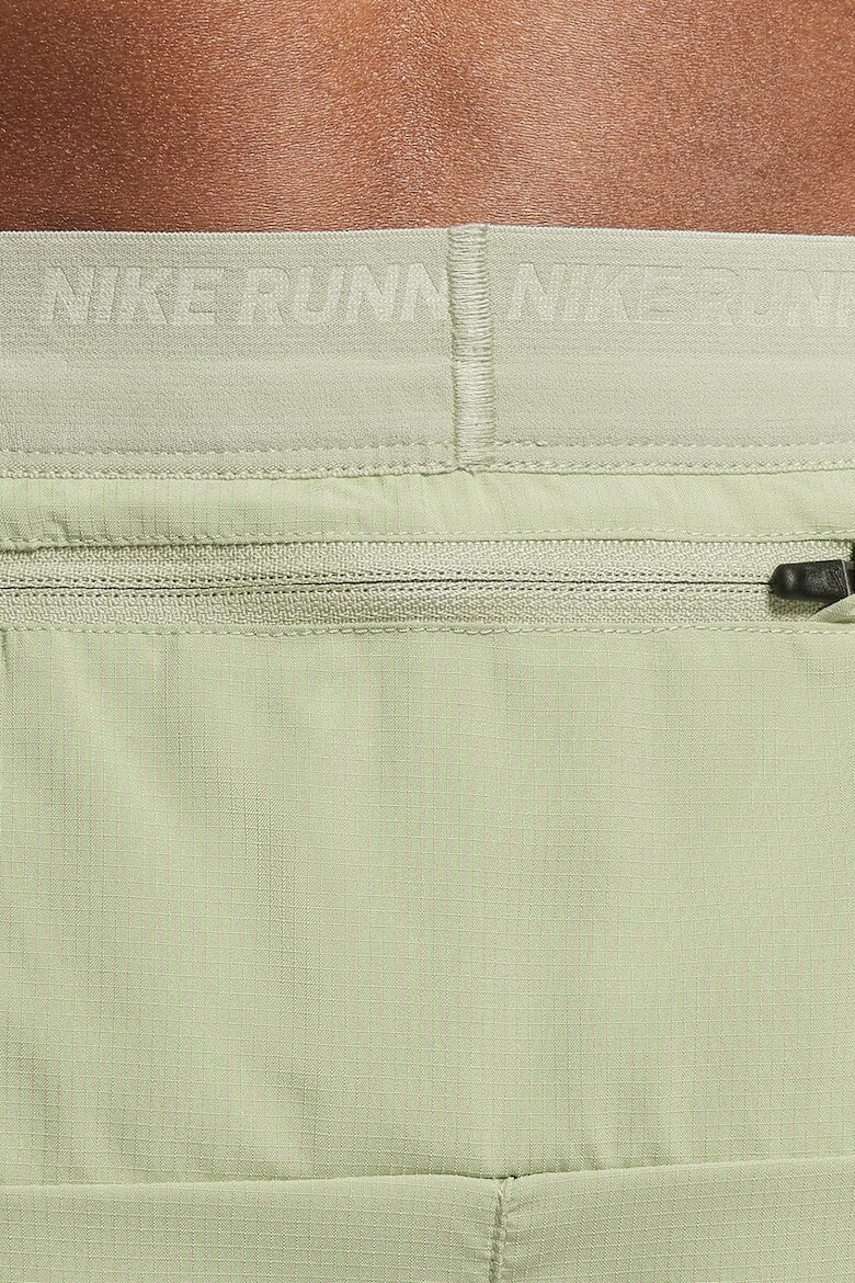 Nike Pantaloni scurti cu snur si tehnologie Dri-Fit pentru alergare Stride - Pled.ro