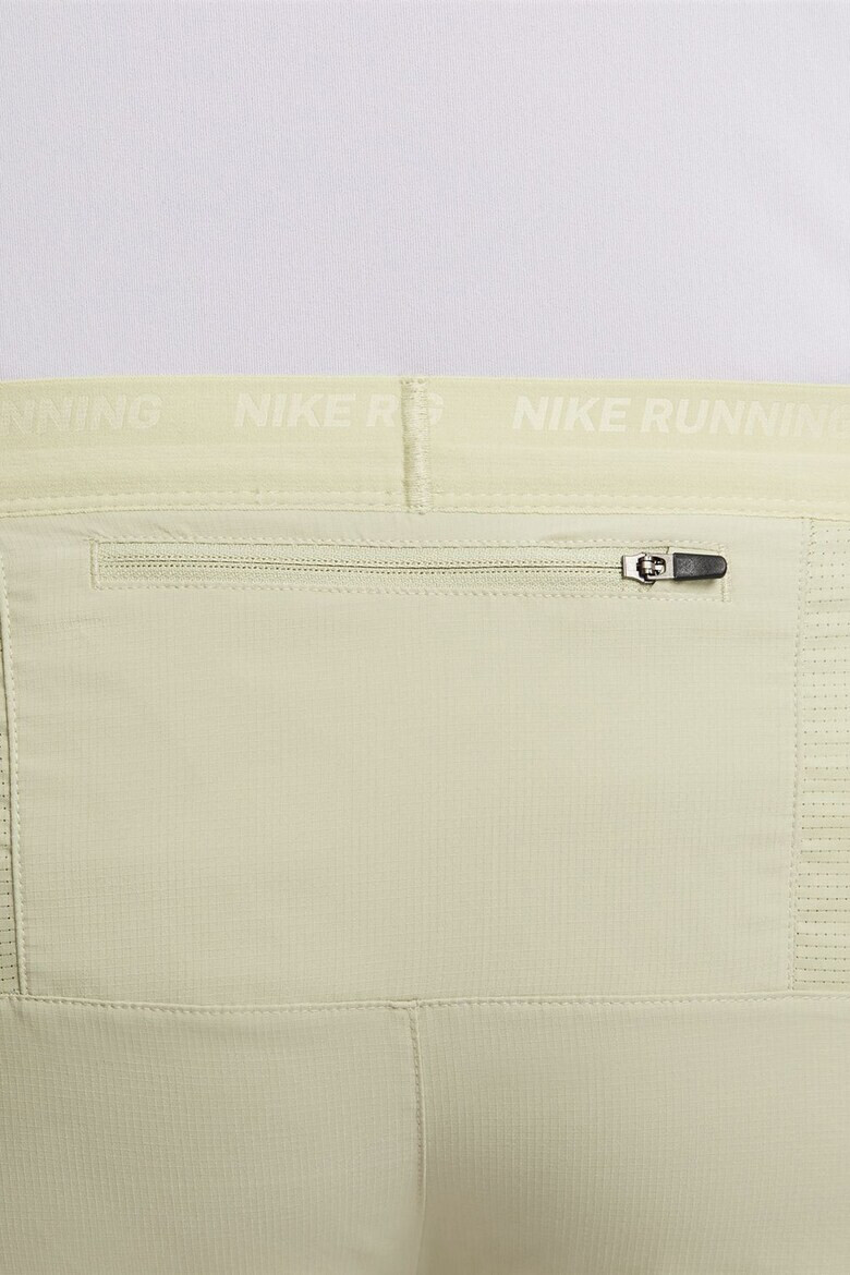 Nike Pantaloni scurti cu snur si tehnologie Dri-Fit pentru alergare Stride - Pled.ro