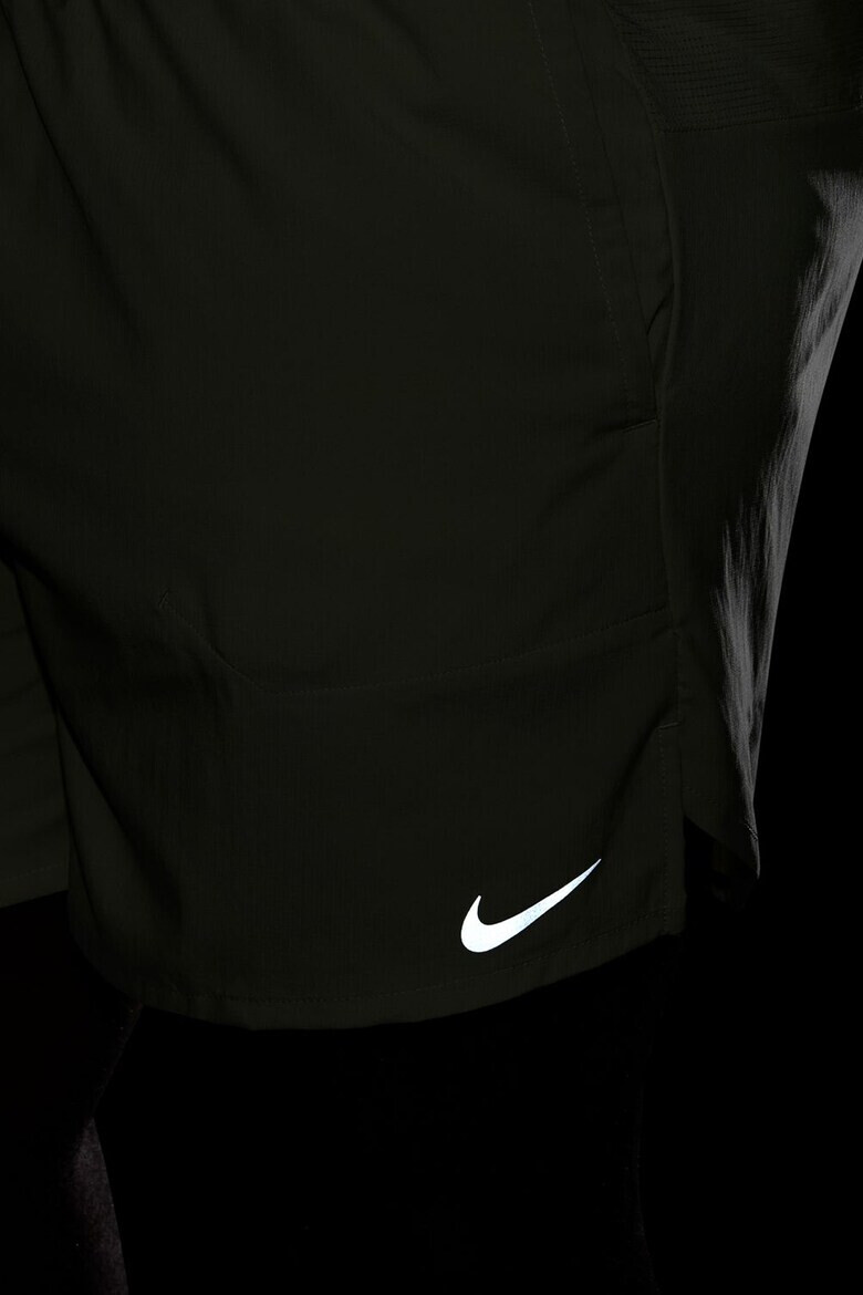 Nike Pantaloni scurti cu snur si tehnologie Dri-Fit pentru alergare Stride - Pled.ro