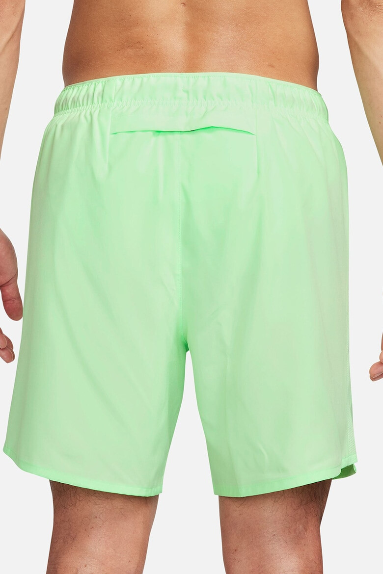 Nike Pantaloni scurti cu tehnologie Dri-FIT si buzunare laterale pentru alergare Challenger - Pled.ro