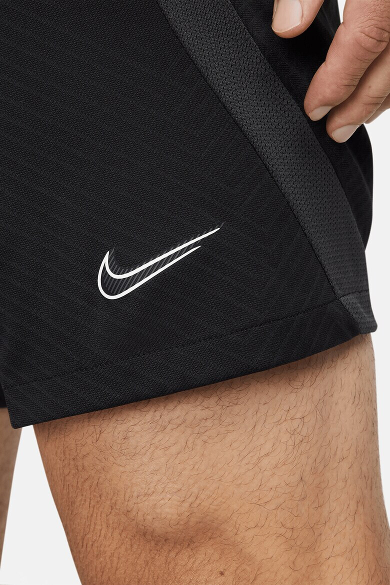 Nike Pantaloni scurti cu tehnologie Dri-FIT si detaliu logo pentru fotbal - Pled.ro