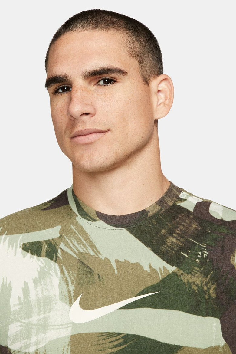 Nike Tricou cu decolteu la baza gatului pentru fitness Tee Camo - Pled.ro