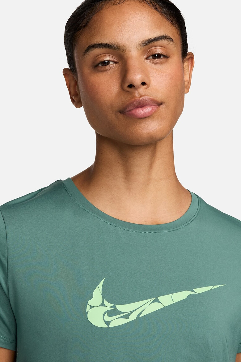 Nike Tricou cu tehnologie Dri Fit pentru alergare - Pled.ro