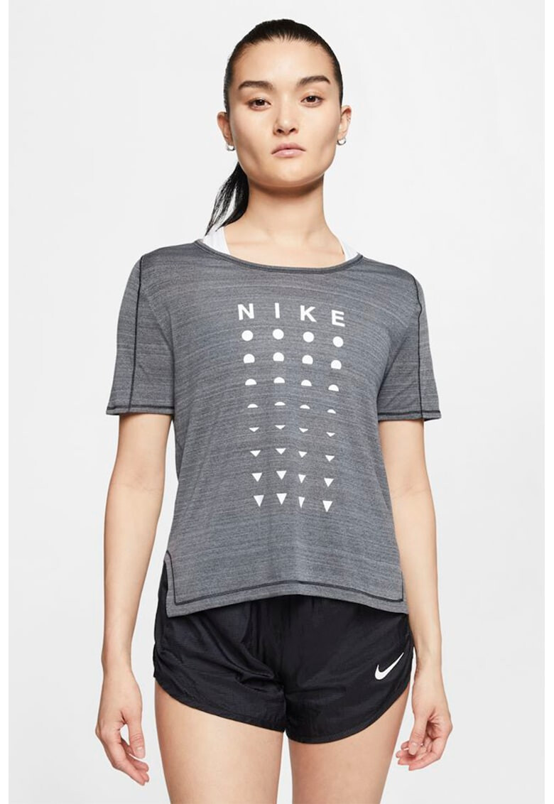 Nike Tricou cu tehnologie Dri-Fit pentru alergare Iconic Clash - Pled.ro