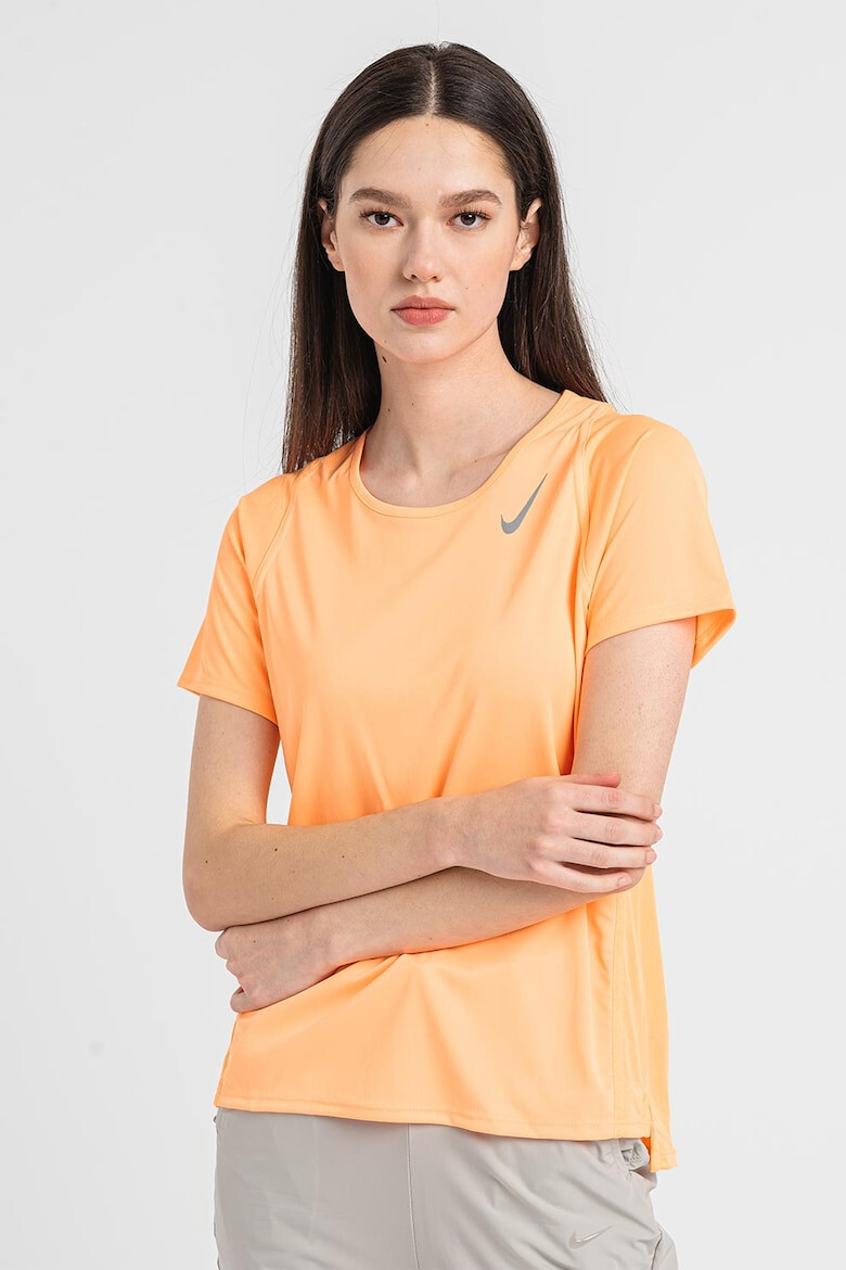 Nike Tricou cu tehnologie Dri-FIT pentru alergare Race - Pled.ro