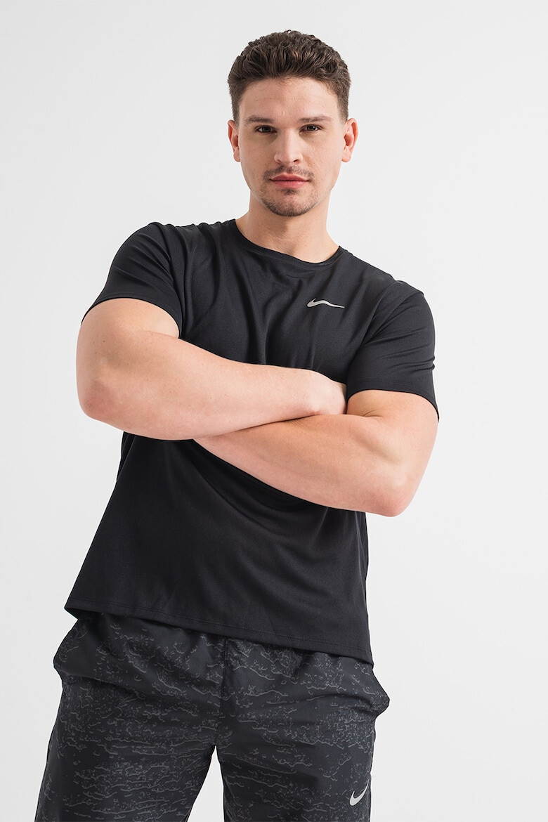 Nike Tricou cu tehnologie Dri-Fit pentru alergare UV Miler - Pled.ro