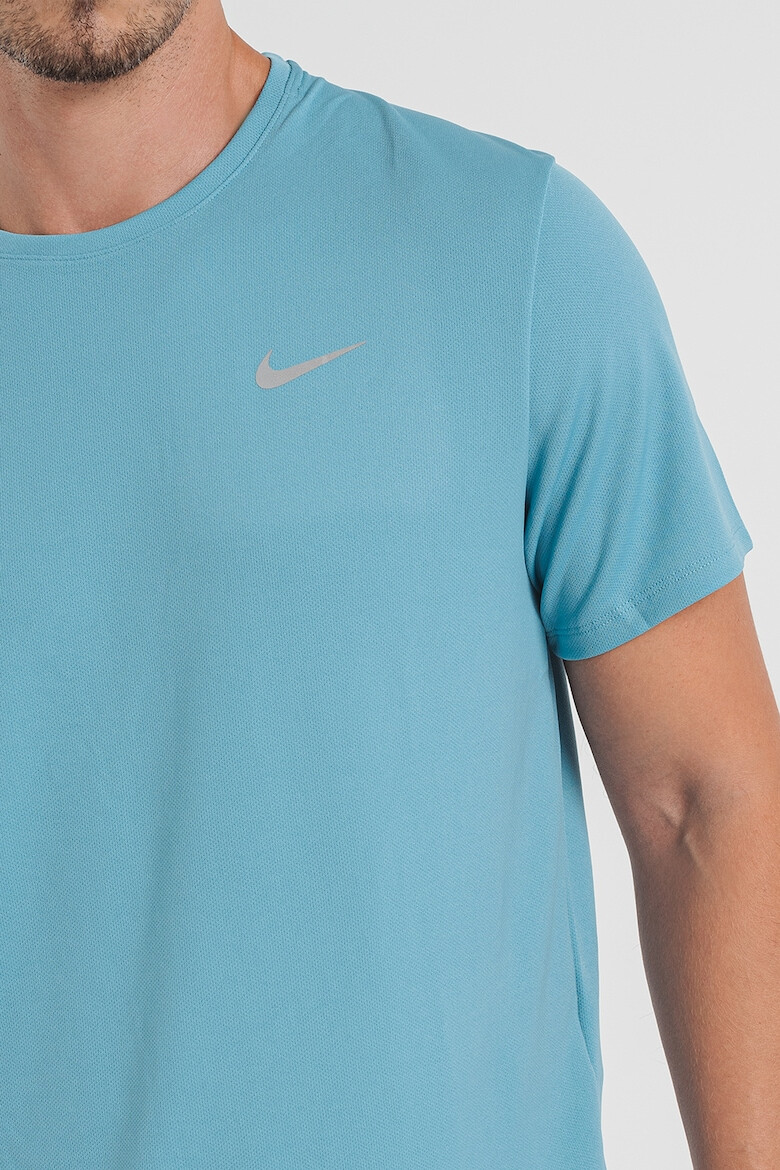 Nike Tricou cu tehnologie Dri-Fit pentru alergare UV Miler - Pled.ro