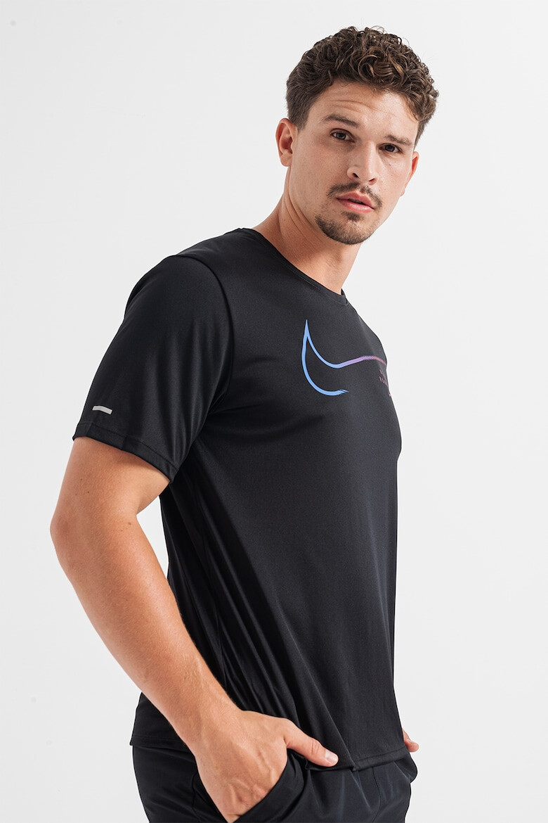 Nike Tricou cu tehnologie Dri-Fit si protectie UV pentru alergare Run Division Miler - Pled.ro