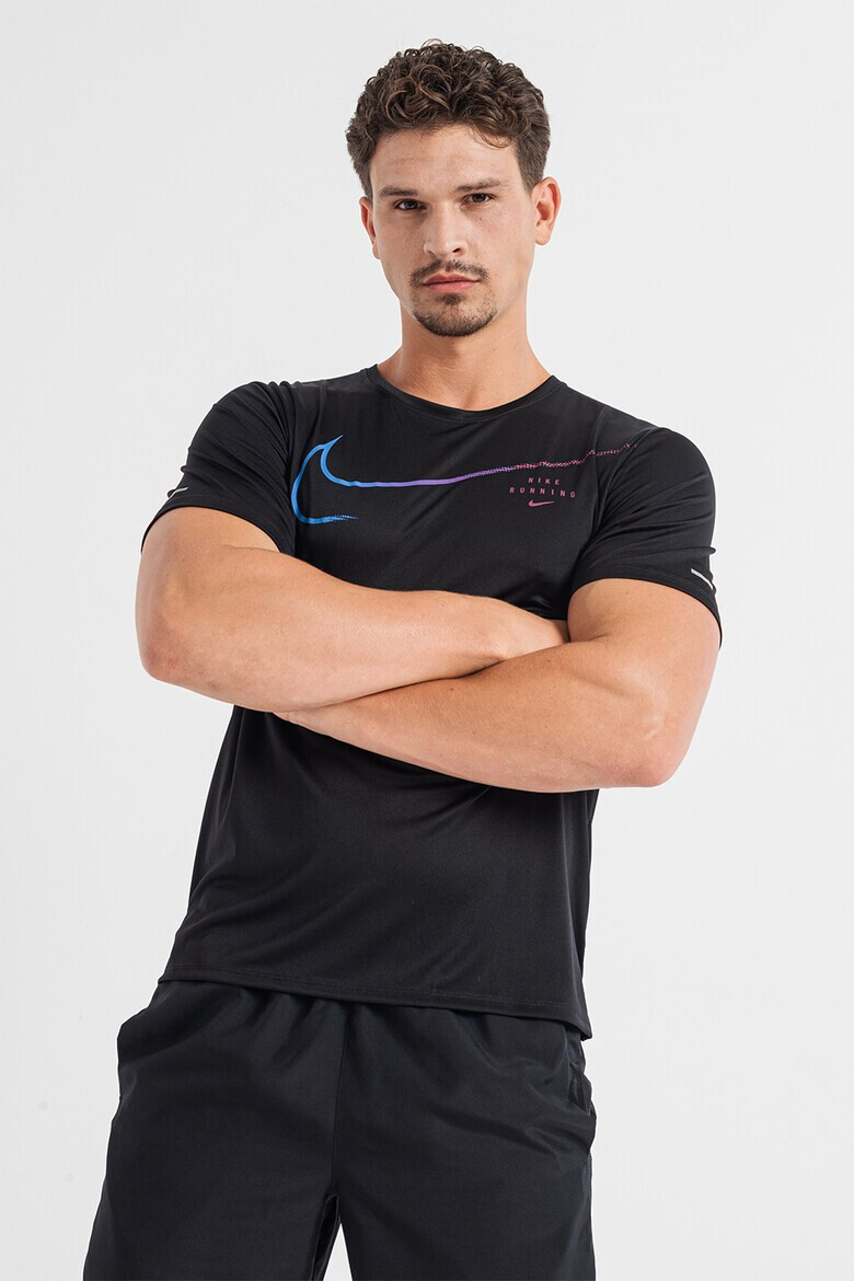 Nike Tricou cu tehnologie Dri-Fit si protectie UV pentru alergare Run Division Miler - Pled.ro