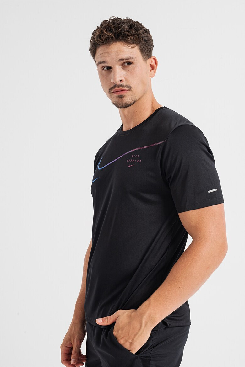 Nike Tricou cu tehnologie Dri-Fit si protectie UV pentru alergare Run Division Miler - Pled.ro