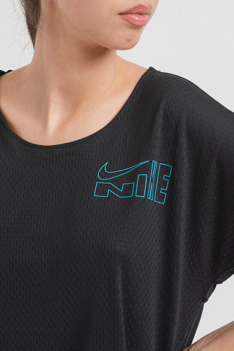 Nike Tricou pentru alergare Icon Clash - Pled.ro