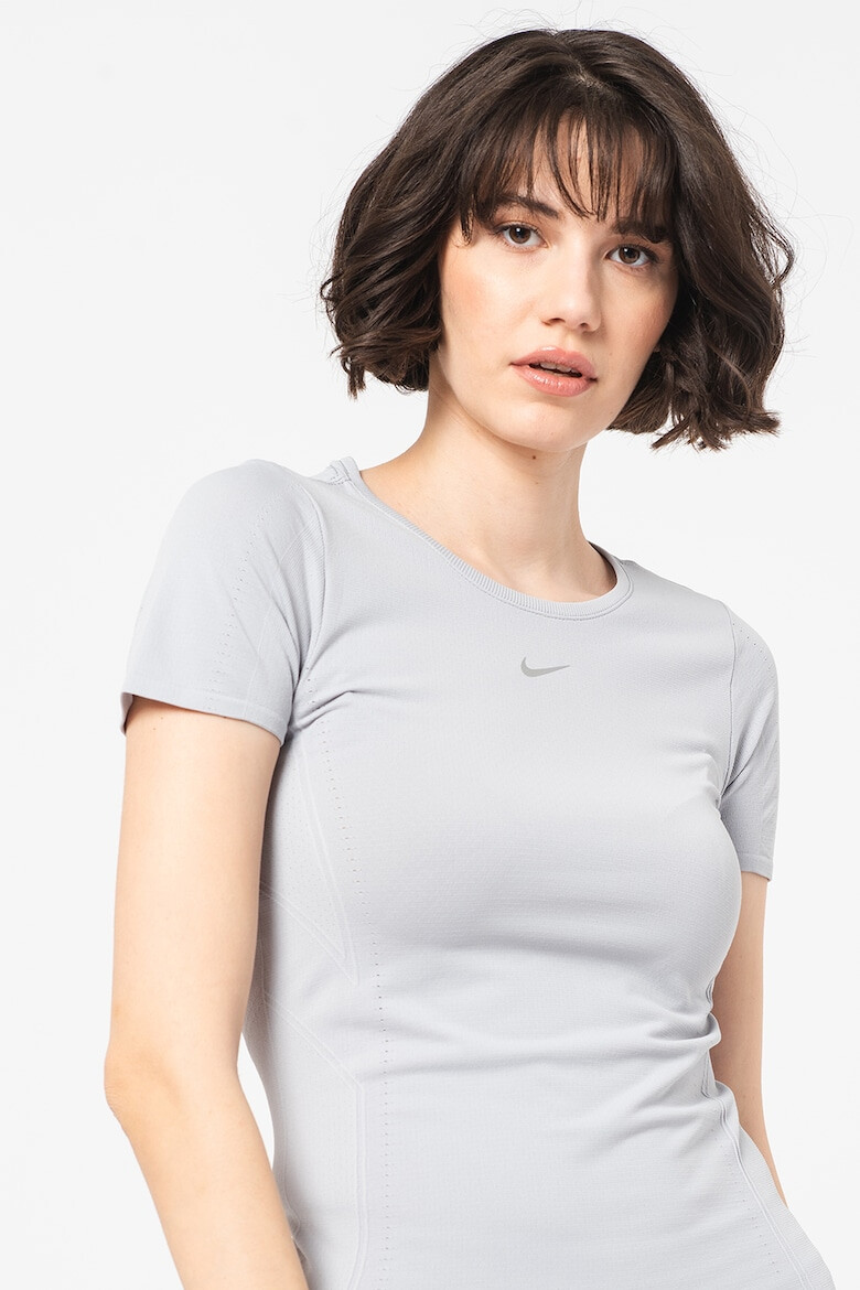 Nike Tricou slim fit cu logo si Dri-Fit pentru fitness Adv Aura - Pled.ro