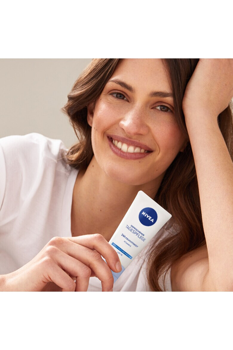 Nivea Crema hidratanta pentru fata cu SPF 15 50 ml - Pled.ro