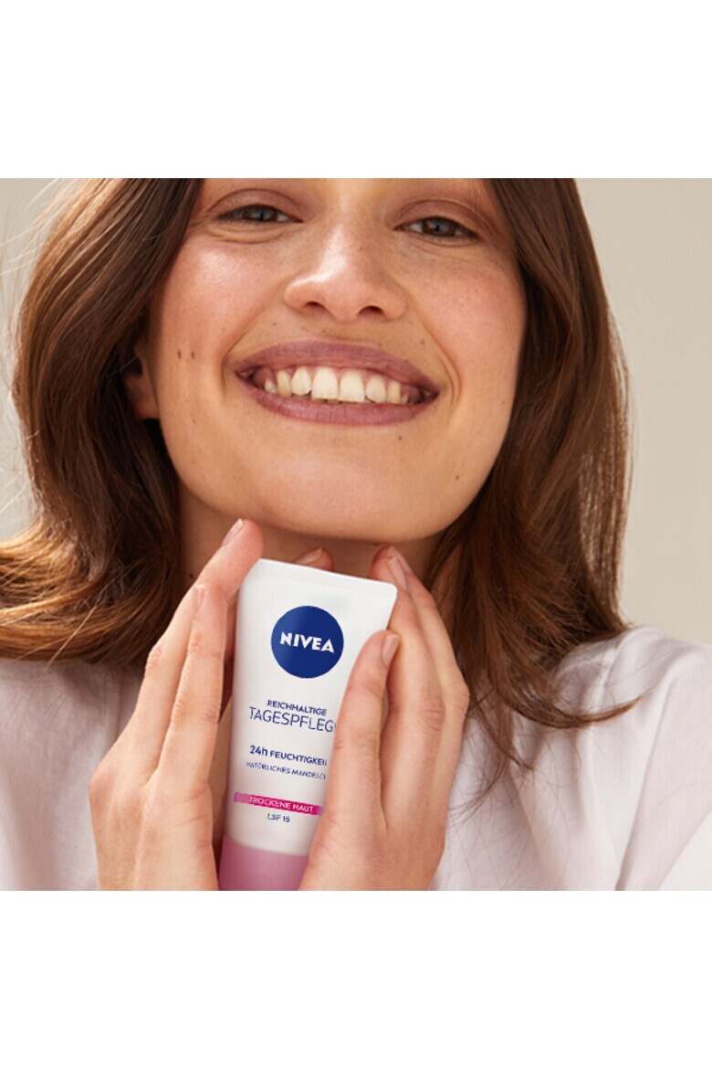 Nivea Crema nutritiva pentru tenul uscat cu SPF 15 50 ml - Pled.ro