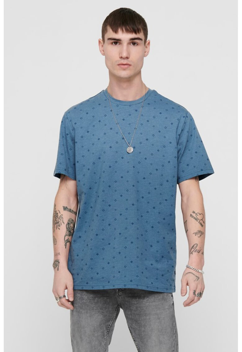 Only & Sons Tricou cu decolteu la baza gatului si imprimeu geometric - Pled.ro