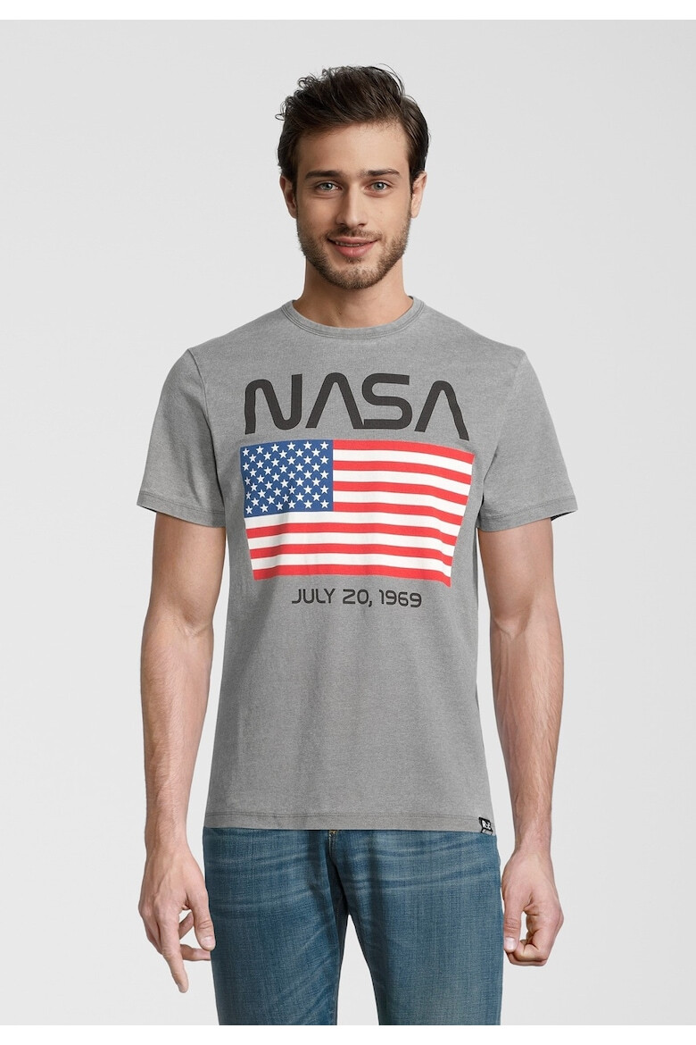 Recovered Tricou de bumbac cu decolteu la baza gatului NASA Moon Landing Date USA Flag 5377 - Pled.ro