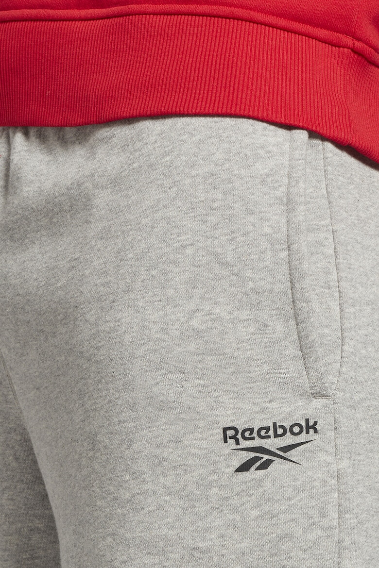 Reebok Pantaloni scurti cu buzunare laterale pentru fitness Identity - Pled.ro