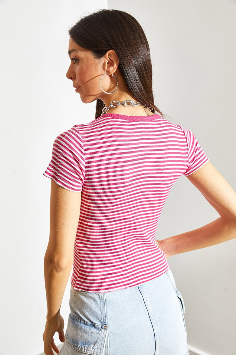 Shade Tricou crop cu model in dungi si decolteu la baza gatului - Pled.ro