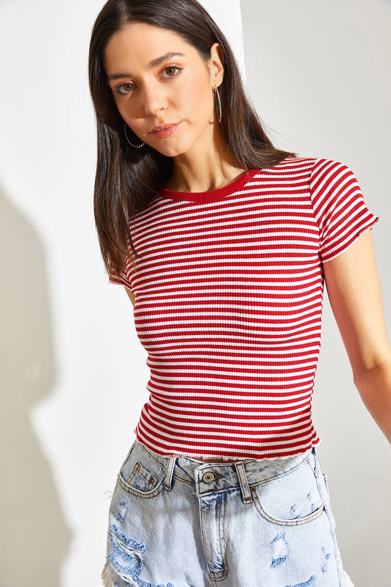 Shade Tricou crop cu model in dungi si decolteu la baza gatului - Pled.ro