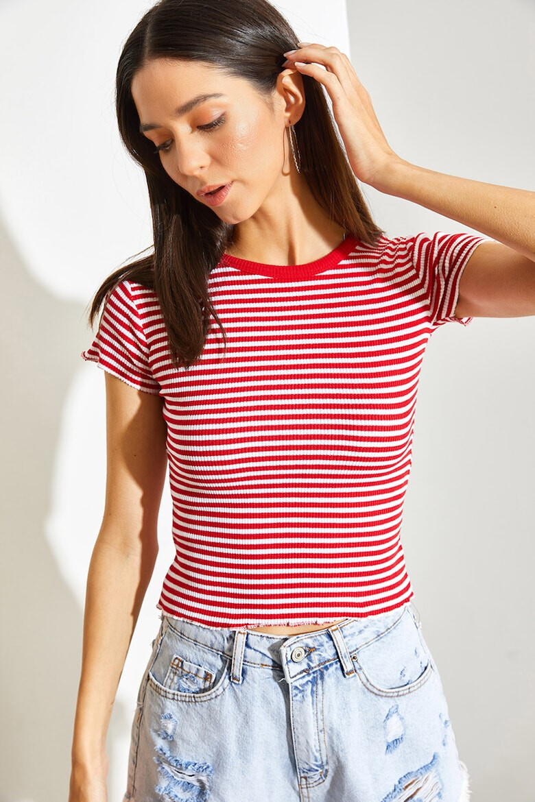 Shade Tricou crop cu model in dungi si decolteu la baza gatului - Pled.ro