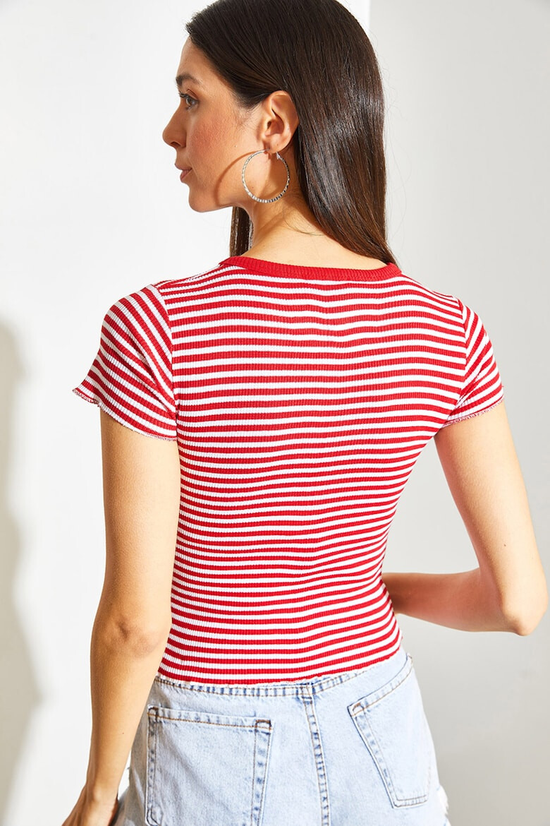 Shade Tricou crop cu model in dungi si decolteu la baza gatului - Pled.ro