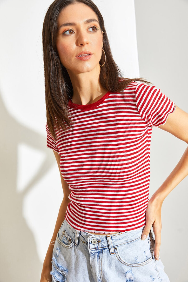 Shade Tricou crop cu model in dungi si decolteu la baza gatului - Pled.ro