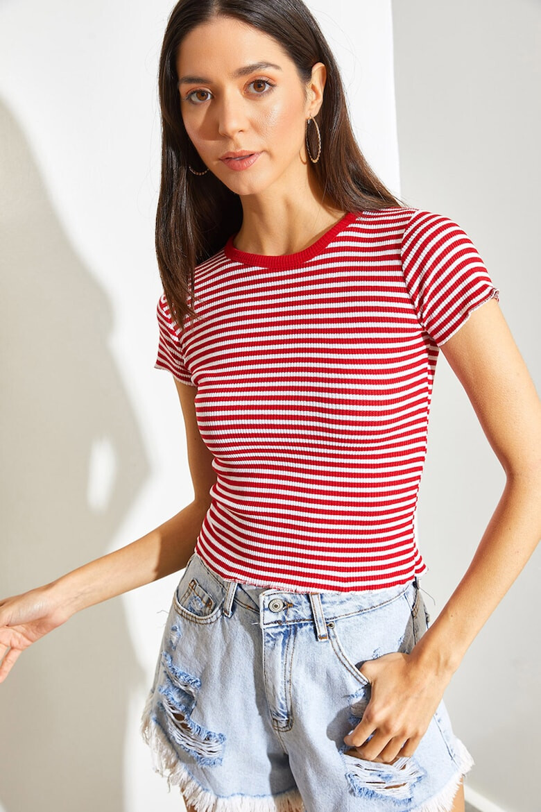 Shade Tricou crop cu model in dungi si decolteu la baza gatului - Pled.ro