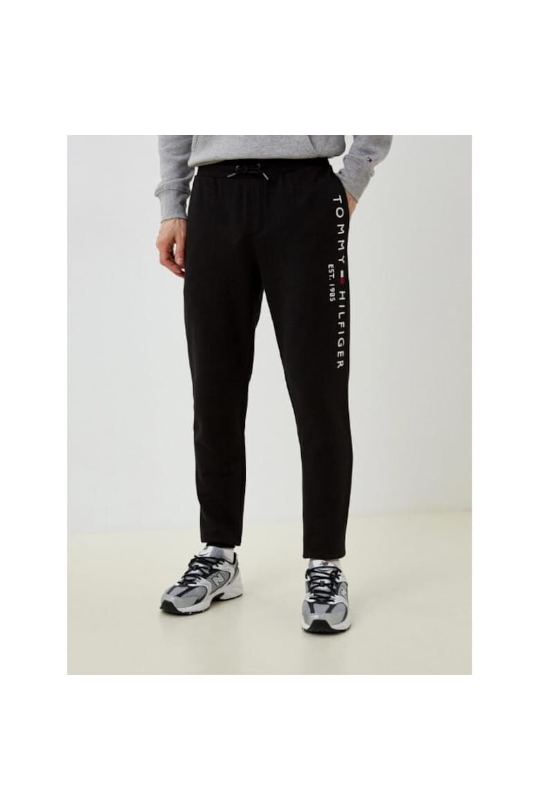 Tommy Hilfiger Pantaloni sport barbati Basic Branded cu logo brodat si croiala Regular Fit negru - Pled.ro