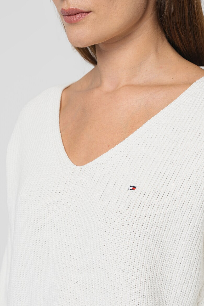 Tommy Hilfiger Pulover relaxed fit din bumbac organic cu decolteu in V Hayana - Pled.ro