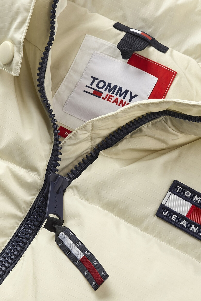 Tommy Jeans Vesta cu gluga umplutura de puf si aspect matlasat - Pled.ro