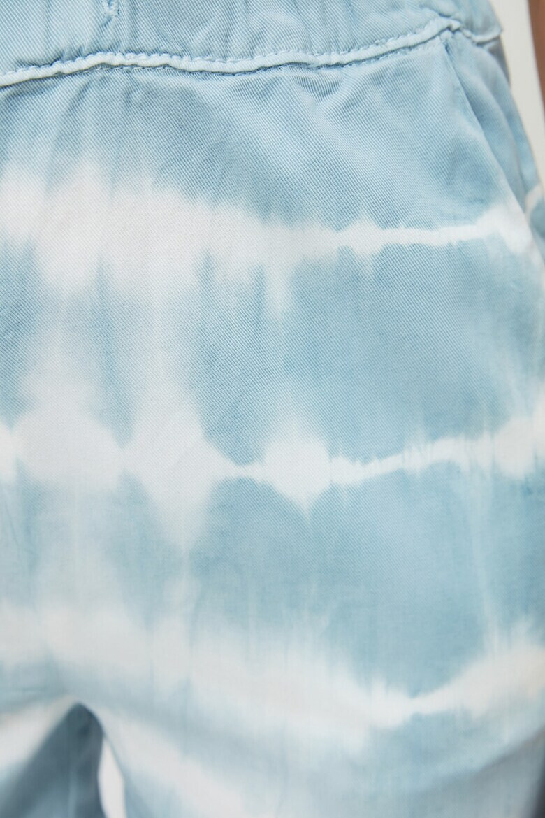 Trendyol Pantaloni scurti din chambray cu model tie-dye - Pled.ro