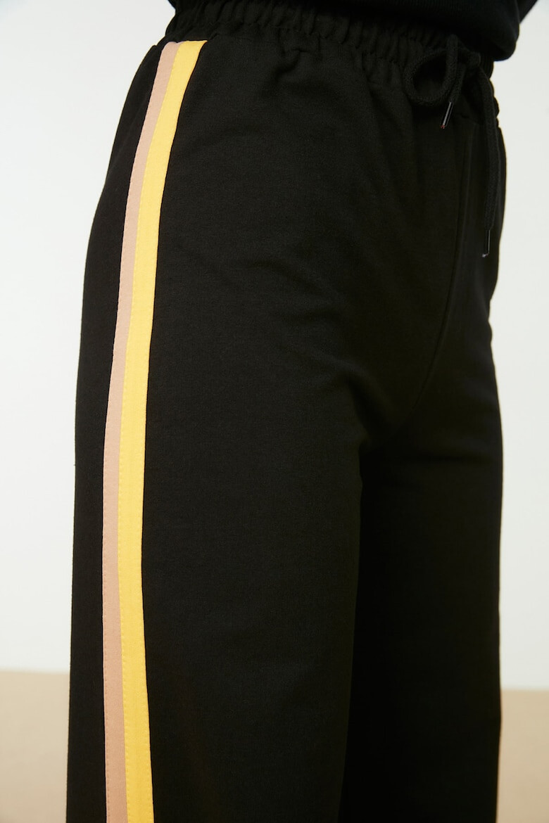 Trendyol Pantaloni sport cu benzi laterale contrastante - Pled.ro