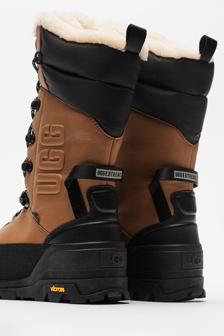 UGG Cizme medii impermeabile din piele cu segmente din material textil Shasta - Pled.ro