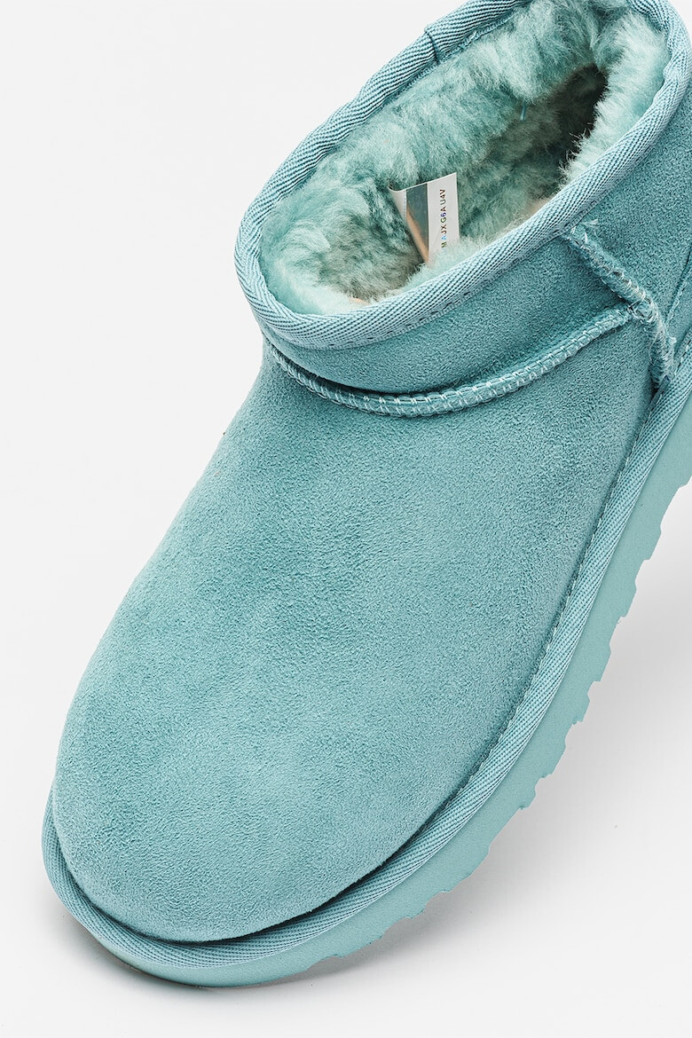 UGG Ghete slip-on de piele intoarsa cu finisaj rezistent la apa Classic Ultra Mini - Pled.ro