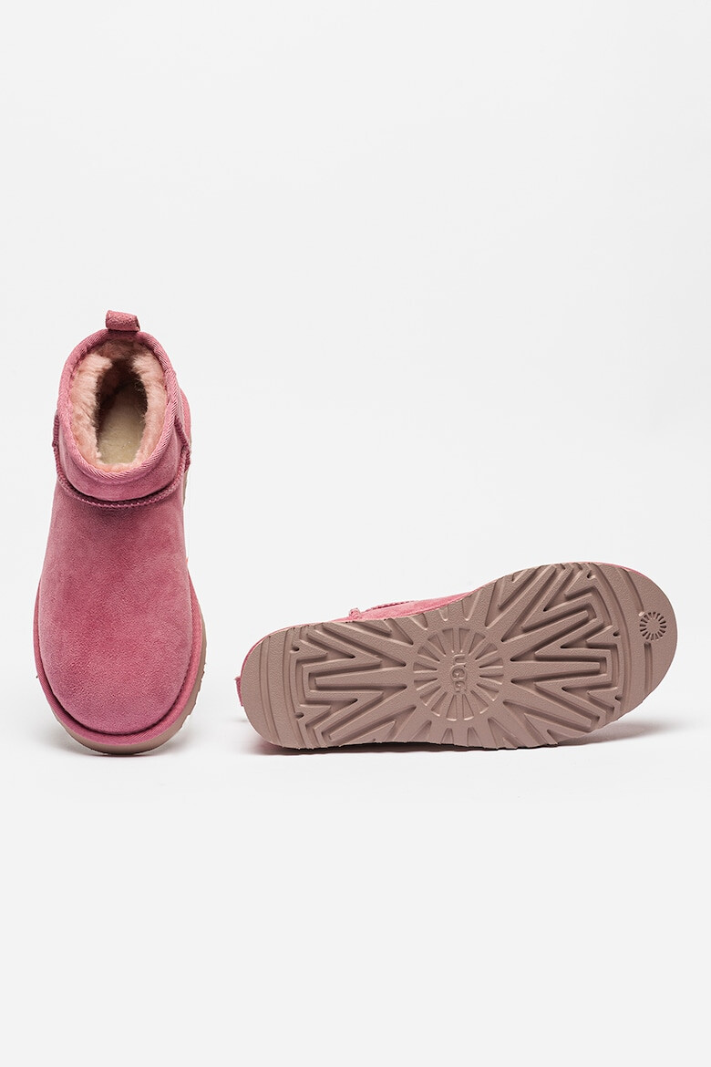 UGG Ghete slip-on de piele intoarsa cu finisaj rezistent la apa Classic Ultra Mini - Pled.ro