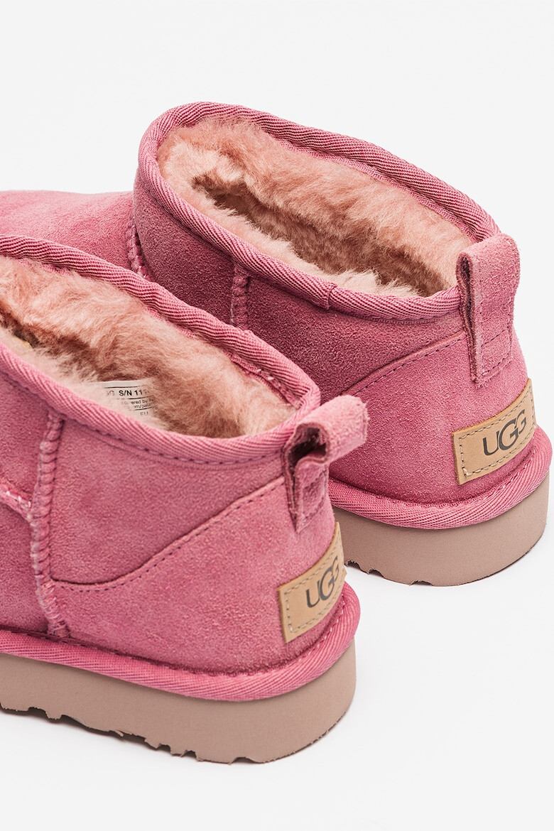 UGG Ghete slip-on de piele intoarsa cu finisaj rezistent la apa Classic Ultra Mini - Pled.ro