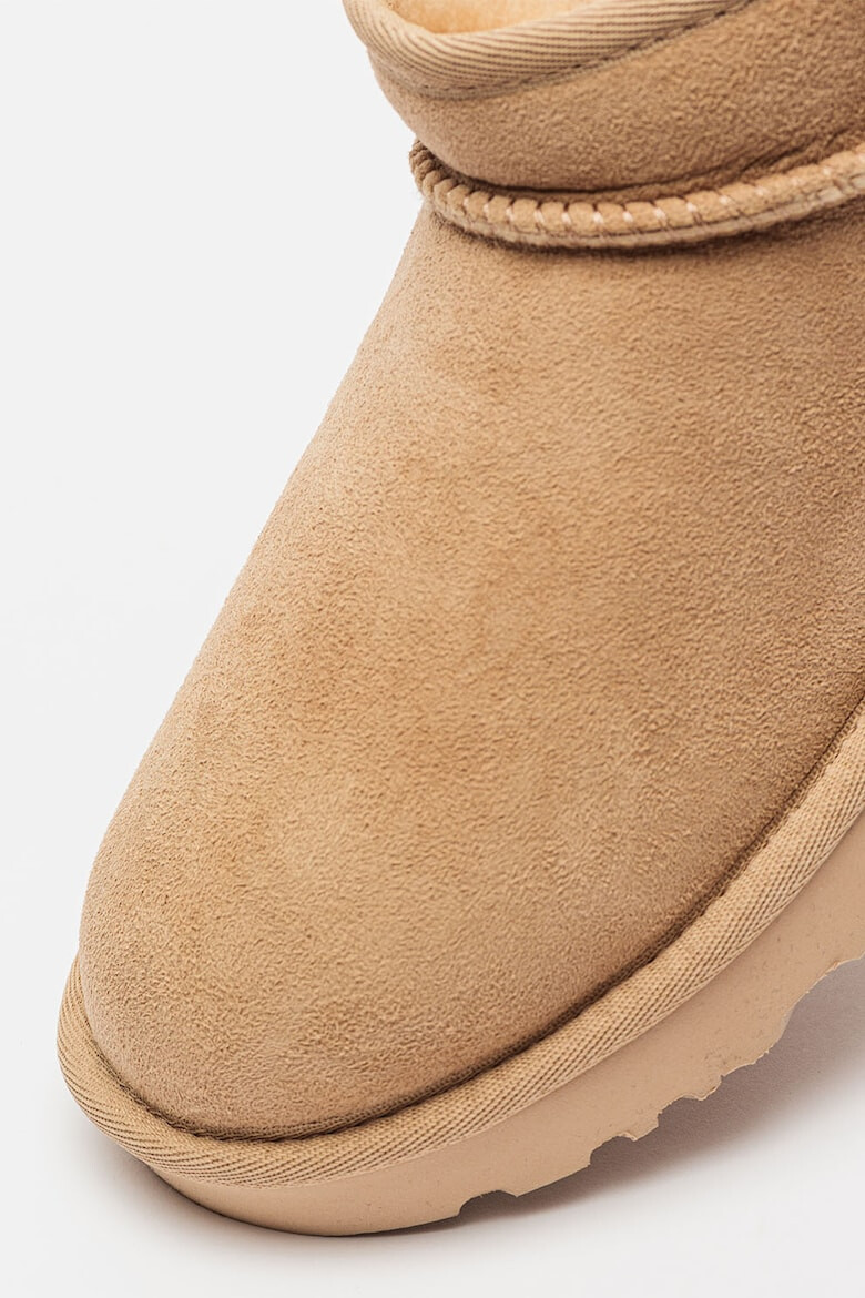 UGG Ghete slip-on de piele intoarsa cu finisaj rezistent la apa Classic Ultra Mini - Pled.ro