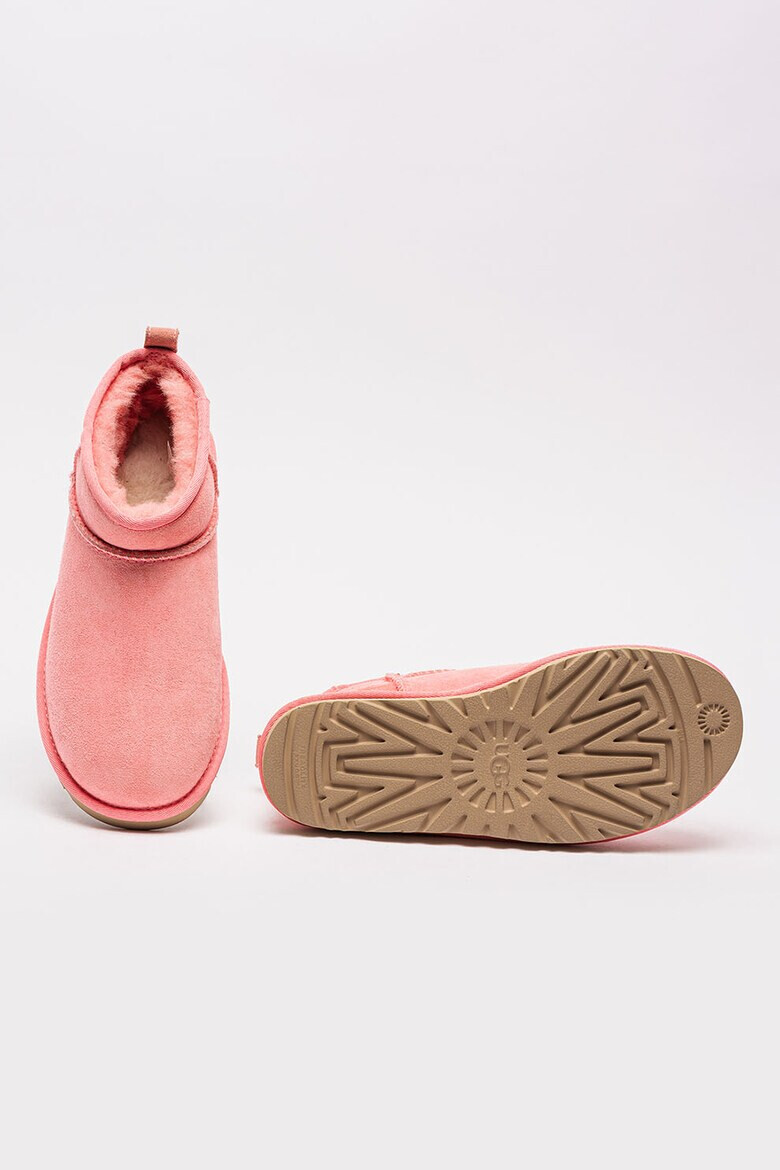 UGG Ghete slip-on de piele intoarsa cu finisaj rezistent la apa Classic Ultra Mini - Pled.ro