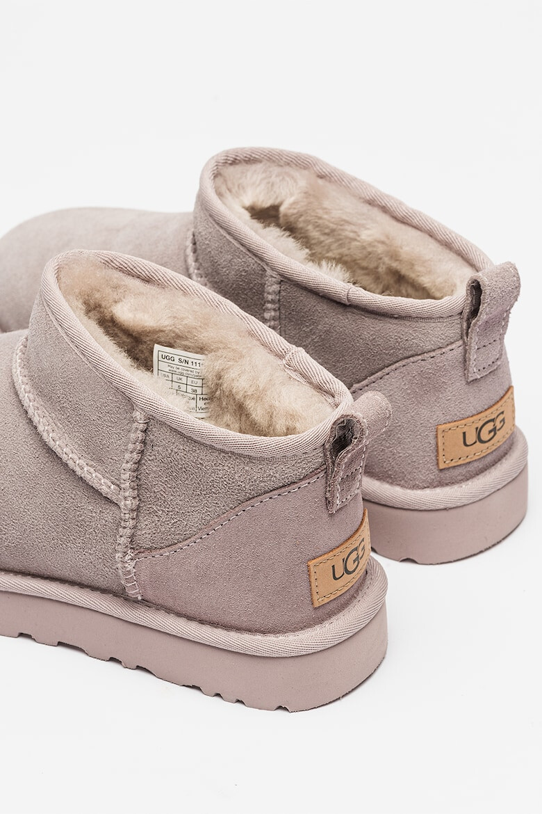 UGG Ghete slip-on de piele intoarsa cu finisaj rezistent la apa Classic Ultra Mini - Pled.ro