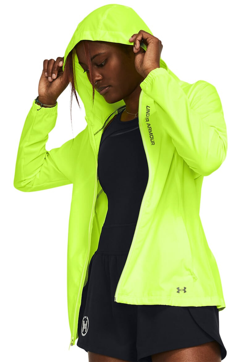 Under Armour Jacheta slim fit cu gluga pentru alergare OutRun The Storm - Pled.ro