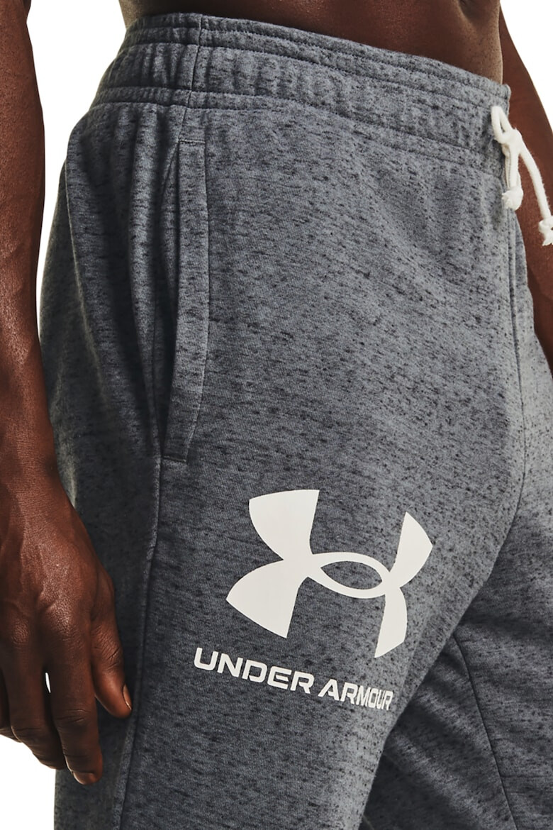 Under Armour Pantaloni sport cu buzunare laterale si logo pentru fitness Rival - Pled.ro