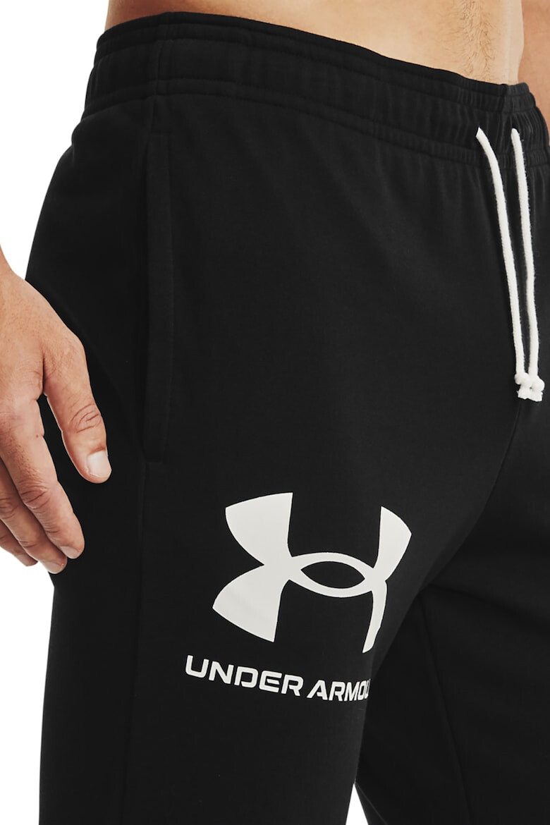 Under Armour Pantaloni sport cu buzunare laterale si logo pentru fitness Rival - Pled.ro