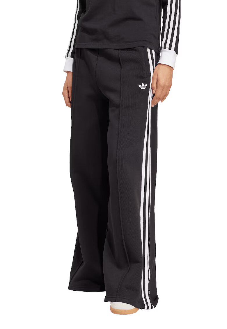 adidas Originals Pantaloni de trening cu croiala ampla si buzunare laterale - Negru