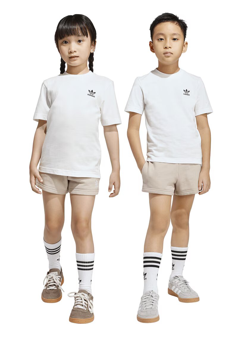 adidas Originals Set de tricou de bumbac si pantaloni scurti cu logo - 2 piese - Alb/Bej deschis