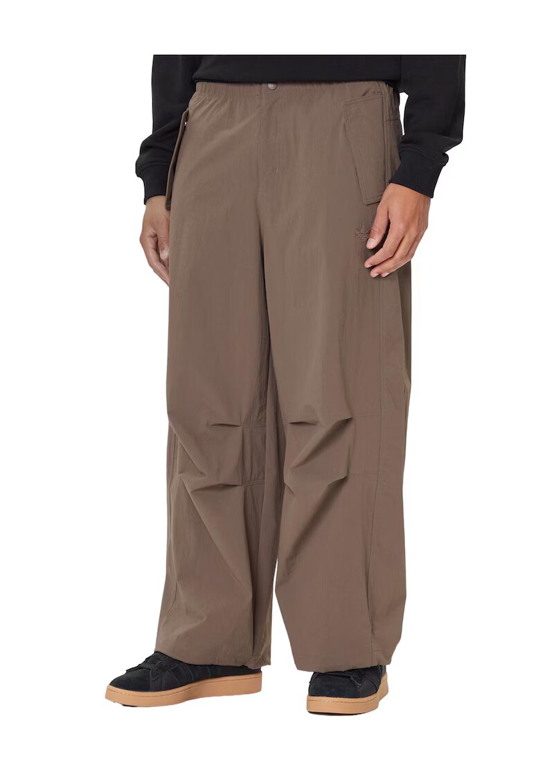 adidas Pantaloni barbati maro