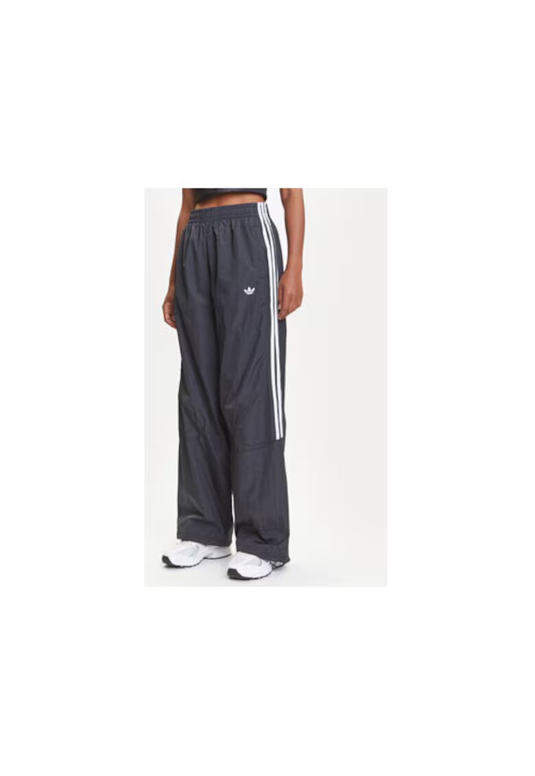 adidas Pantaloni de trening ampli