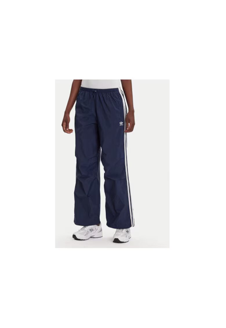 adidas Pantaloni de trening din amestec de poliamida cu snur in talie si logo discret