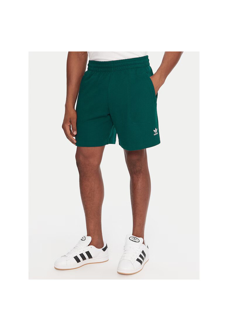 adidas Pantaloni sport barbati - scurti - verde